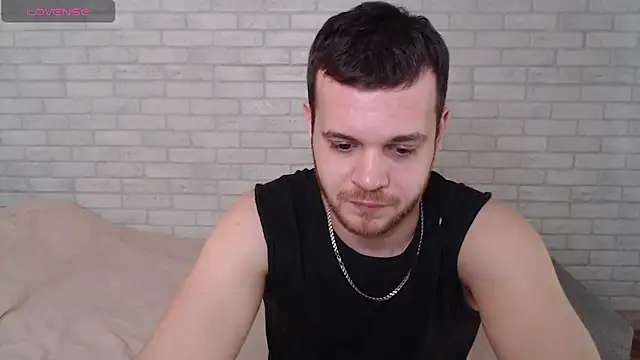 Alexxx_horny: διαδικτυακό σόου στην κάμερα