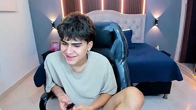 Tommy18__'s Live XXX Chat