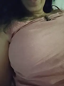 NakedMILFx: διαδικτυακό σόου στην κάμερα