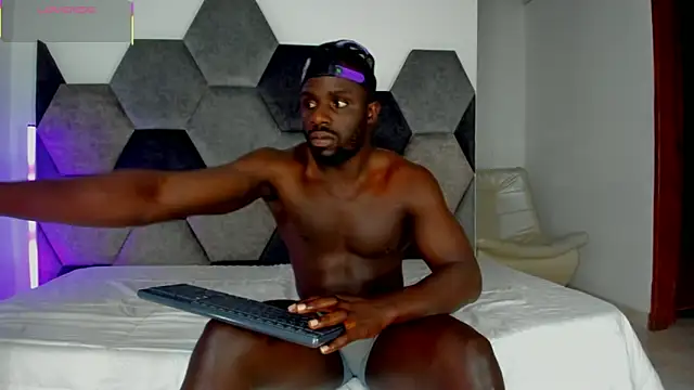 Latrellx7 Webcam-Show