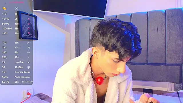 Chat +18 de Erick_Velveth ao vivo