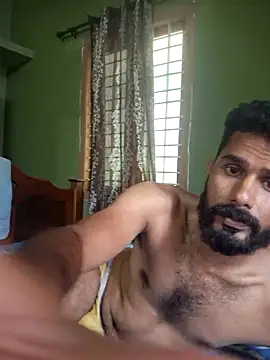 MALLUboy-04: διαδικτυακό σόου στην κάμερα