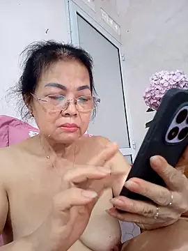 Show modela Hotestlove na web-kameri