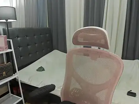 Show modela TinyCock_Rein na web-kameri