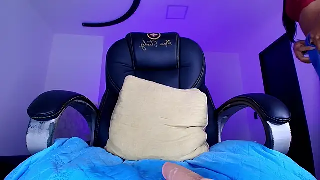 naomi_kyse Chat XXX in diretta