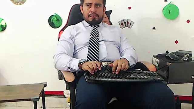 Show modela KalethBigDick na web-kameri