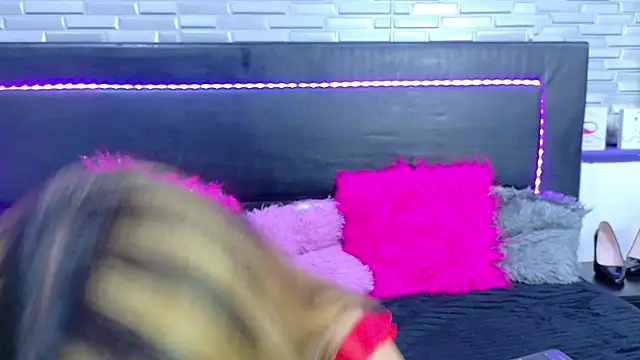 SeraphynLuxora's Live XXX Chat