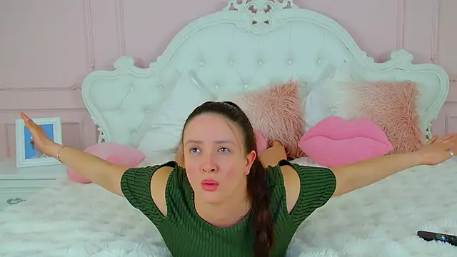 Chat +18 de ElinaBellucci ao vivo