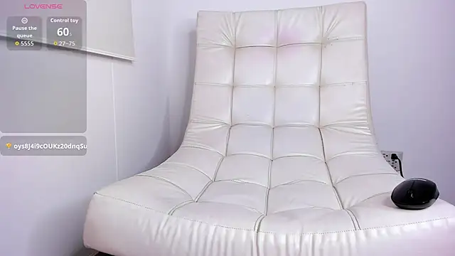 Aaron_Tate élő XXX-chatje