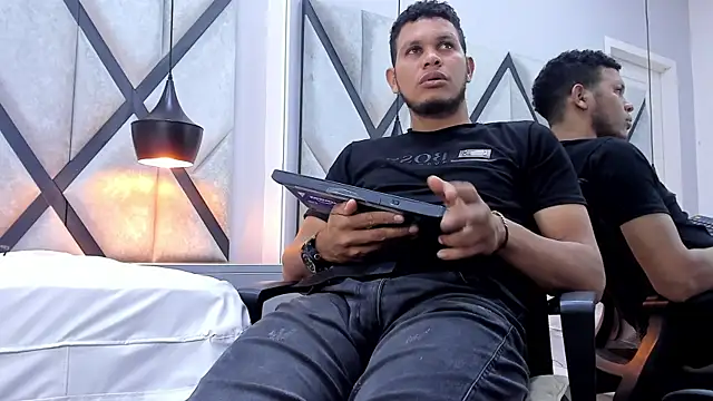 Show modela NohaBrooks na web-kameri