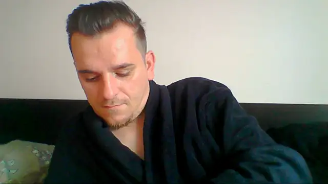 Huge_cock22cm webkamerás műsora