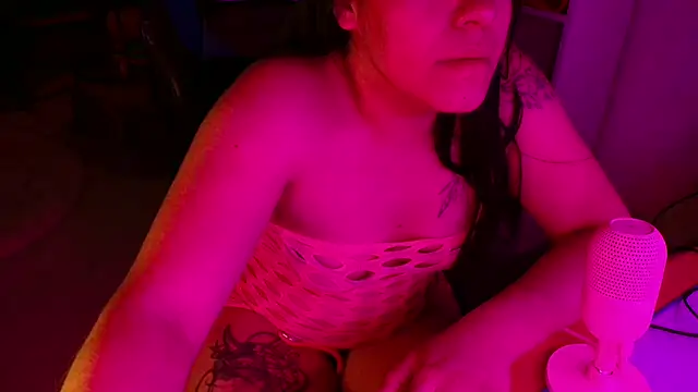 XXX chat uživo modela SmokyDee