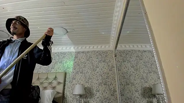 NoaahTylor's Live XXX Chat