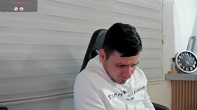 Chat +18 de Rick_Adams ao vivo