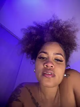 riri_brunnete Webcam show