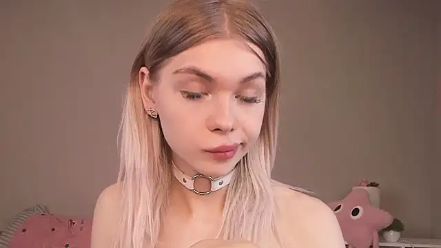 Blondy_Fina's Webcam Show