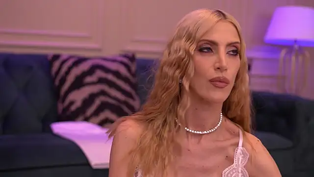 EllaBlake's Live XXX Chat