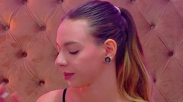 Chat +18 de CoraVex ao vivo