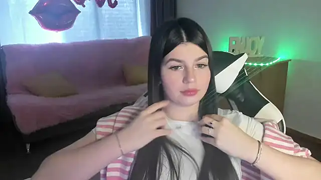 KisaModel's Live XXX Chat