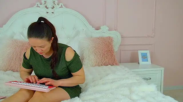 دردشة ElinaBellucci الجنسية المباشرة