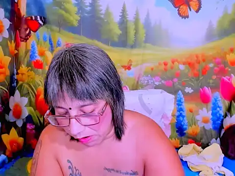 indianroxy's Live XXX Chat