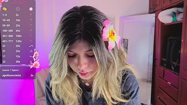 NATAASHA___ Adlı Modelin Canlı XXX Sohbeti