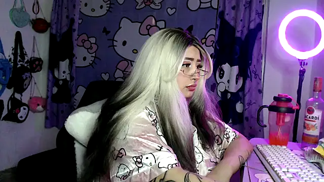 lussyevans24 Adlı Modelin Canlı XXX Sohbeti