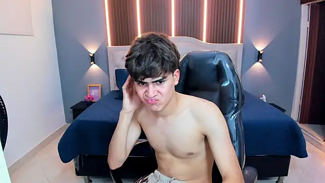 Tommy18__ élő XXX-chatje