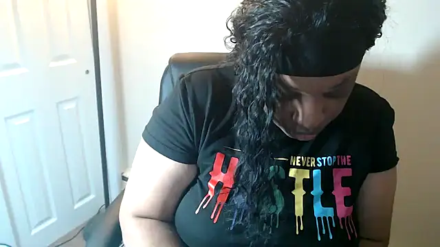 Sexymona1218 Adlı Modelin Canlı XXX Sohbeti