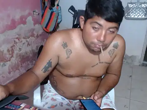 master_juju1924: διαδικτυακό σόου στην κάμερα