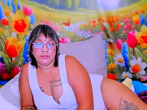 indianroxy's Live XXX Chat