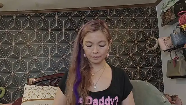 Chatroom XXX en direct de yummymeily