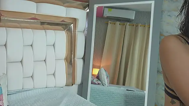 Chat +18 de kinkylittlegirll ao vivo