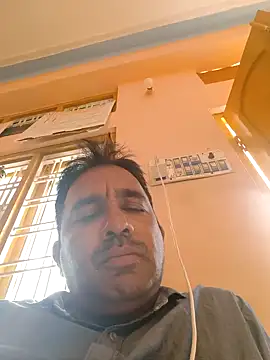 sanjaylove-sex: διαδικτυακό σόου στην κάμερα