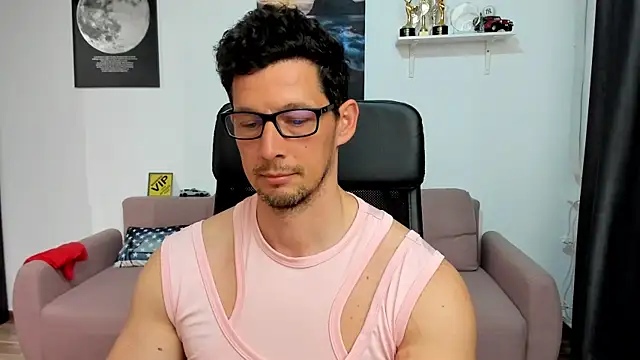 BrutusK08 লাইভ XXX চ্যাট