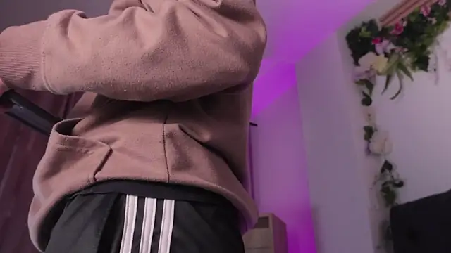 Chat +18 de kaylee_lee ao vivo