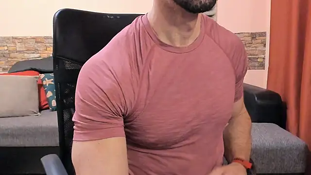 HotHunkTrainer's Live XXX Chat