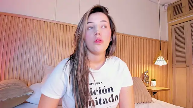 MiaBrokss_ Show in webcam