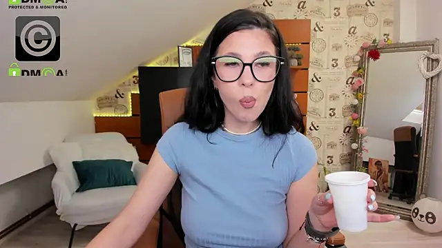 EmillyTaylor 라이브 XXX 채팅