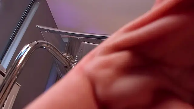 LisaAventi élő XXX-chatje