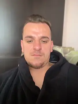 Huge_cock22cm: διαδικτυακό σόου στην κάμερα