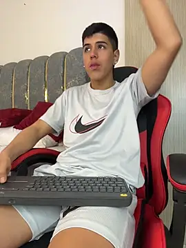 Angel_khouri_: διαδικτυακό σόου στην κάμερα