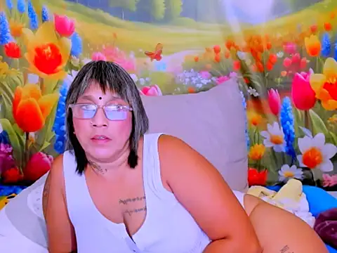 Chat +18 de indianroxy ao vivo