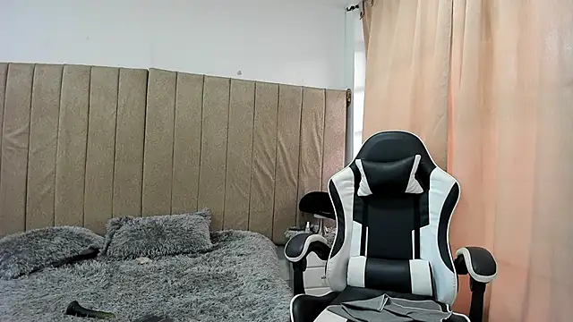 Chatroom XXX en direct de pipe_hot04