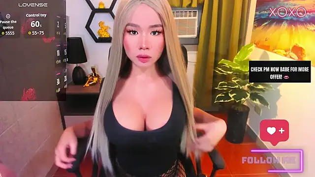 xBigSurpriseLorainex Webcam show