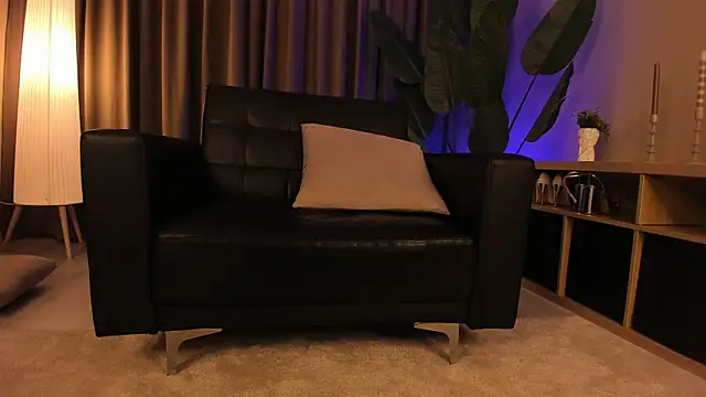 torri_kitten élő XXX-chatje