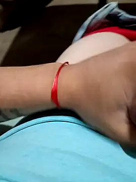 Aleeeeeeee_2001 Show Webcam