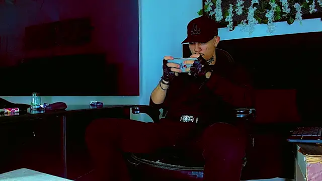 HannibalLester: онлайн-секс-чат