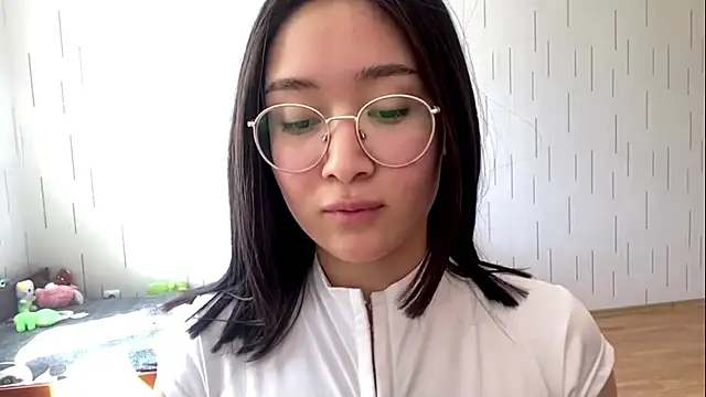 YourMiIa's Webcam Show