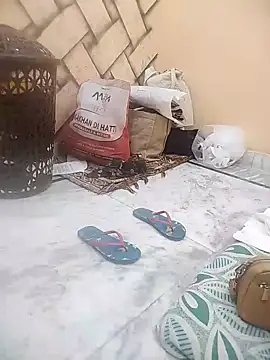 Rising_Queen Show in webcam